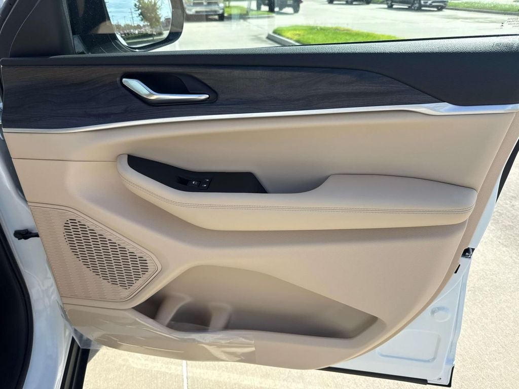 2025 Jeep Grand Cherokee GRAND CHEROKEE L LIMITED 4X2