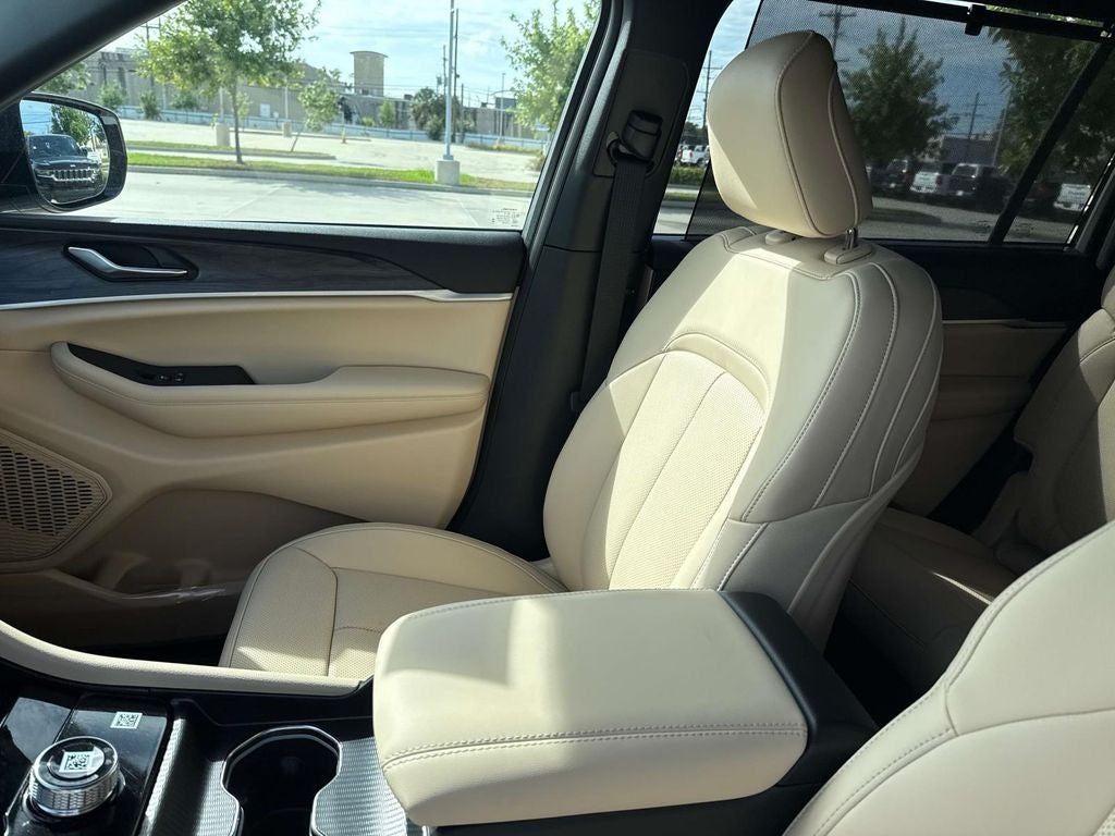 2025 Jeep Grand Cherokee GRAND CHEROKEE L LIMITED 4X2