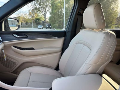 2025 Jeep Grand Cherokee GRAND CHEROKEE L LIMITED 4X2