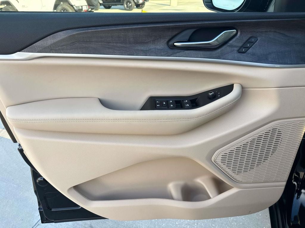 2025 Jeep Grand Cherokee GRAND CHEROKEE L LIMITED 4X2