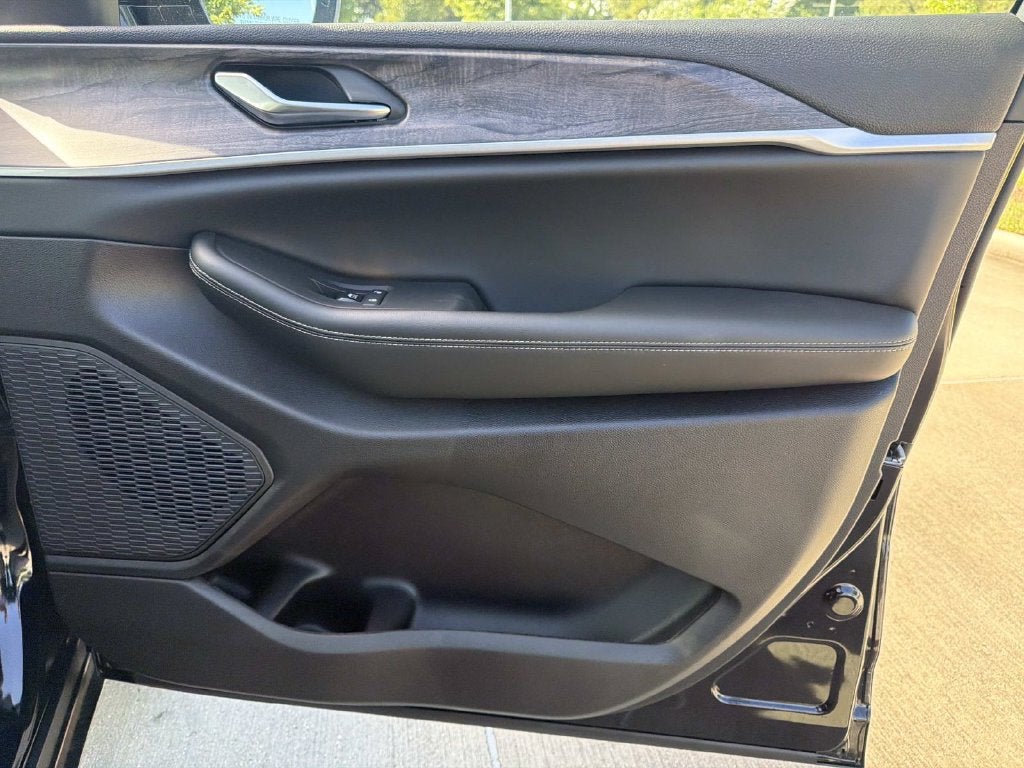 2027 Jeep Grand Cherokee Limited
