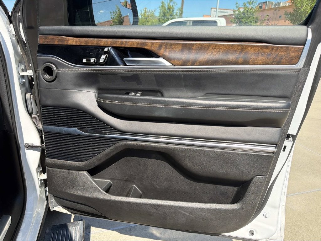 2023 Jeep Grand Wagoneer Base