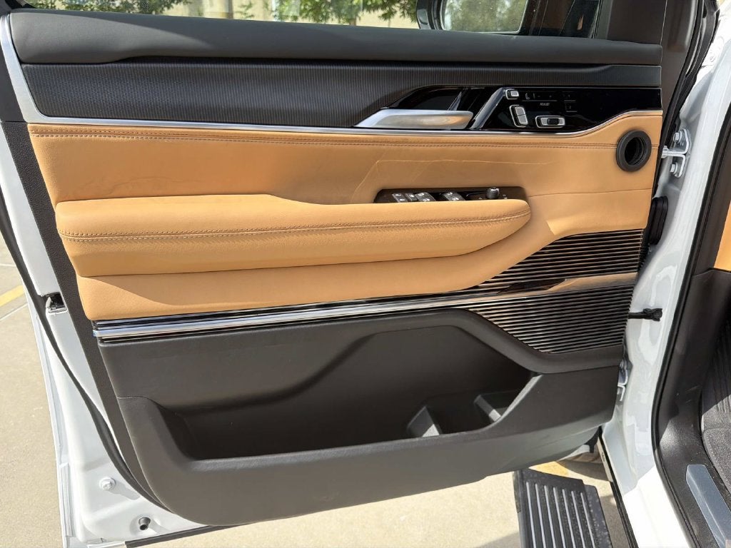 2027 Jeep Grand Wagoneer Summit Reserve