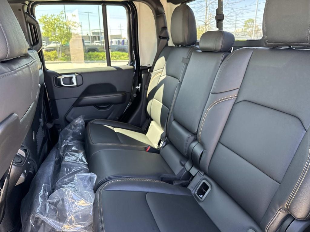 2026 Jeep Gladiator GLADIATOR SAHARA 4X4