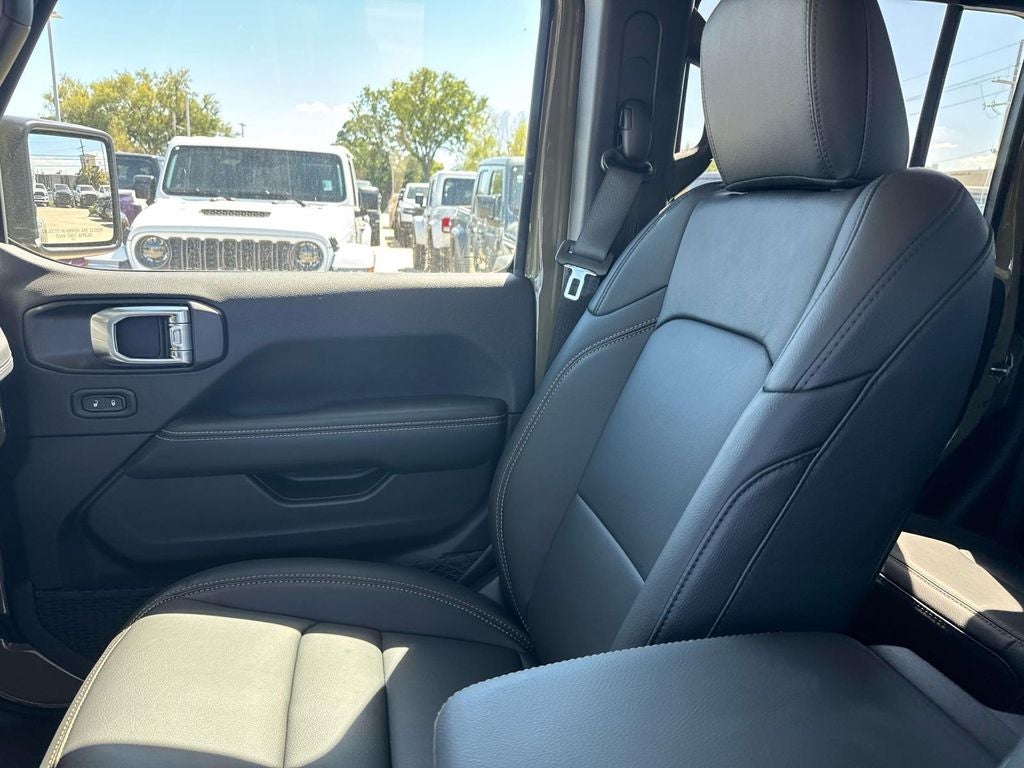 2026 Jeep Gladiator GLADIATOR SAHARA 4X4