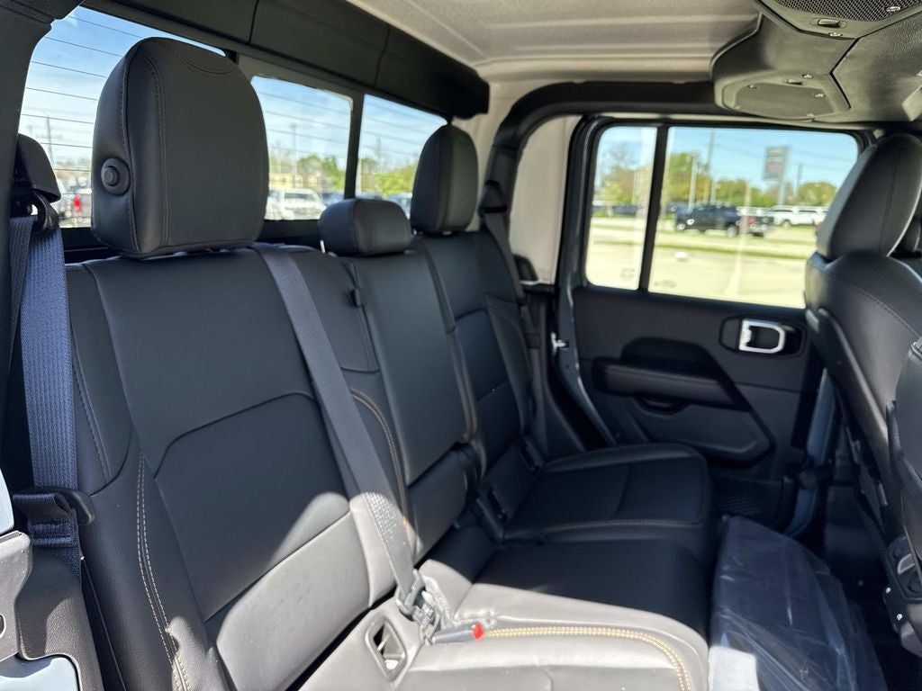 2026 Jeep Gladiator GLADIATOR SAHARA 4X4