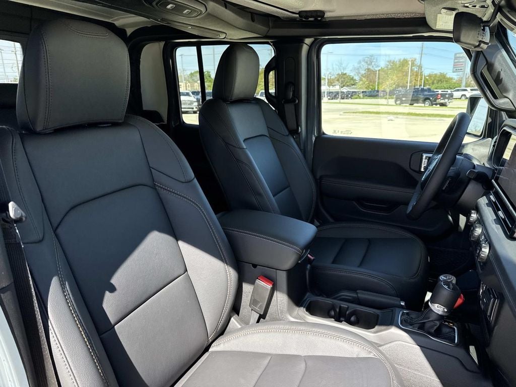 2026 Jeep Gladiator GLADIATOR SAHARA 4X4