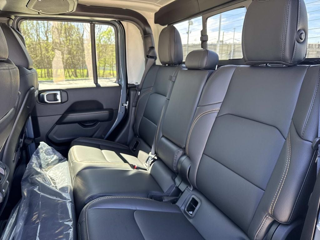 2026 Jeep Gladiator GLADIATOR SAHARA 4X4