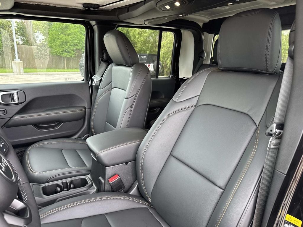 2026 Jeep Gladiator GLADIATOR SAHARA 4X4