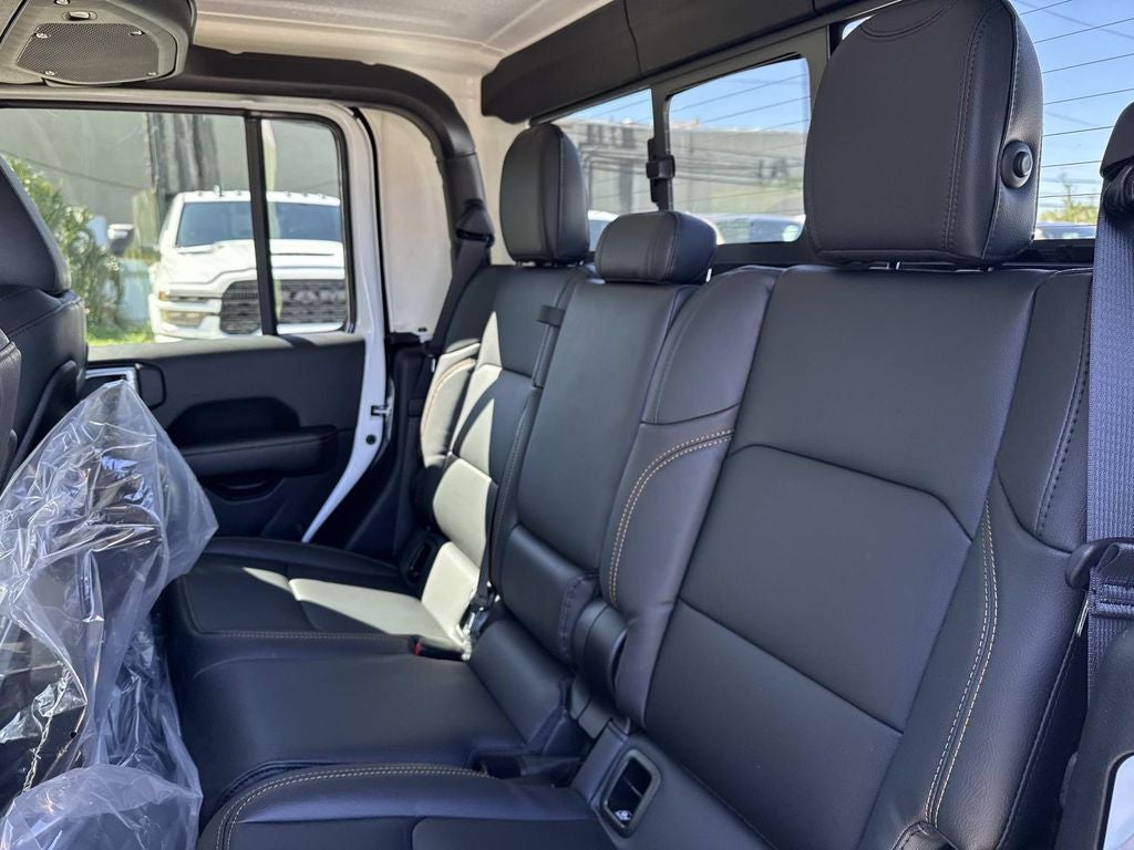 2026 Jeep Gladiator GLADIATOR SAHARA 4X4