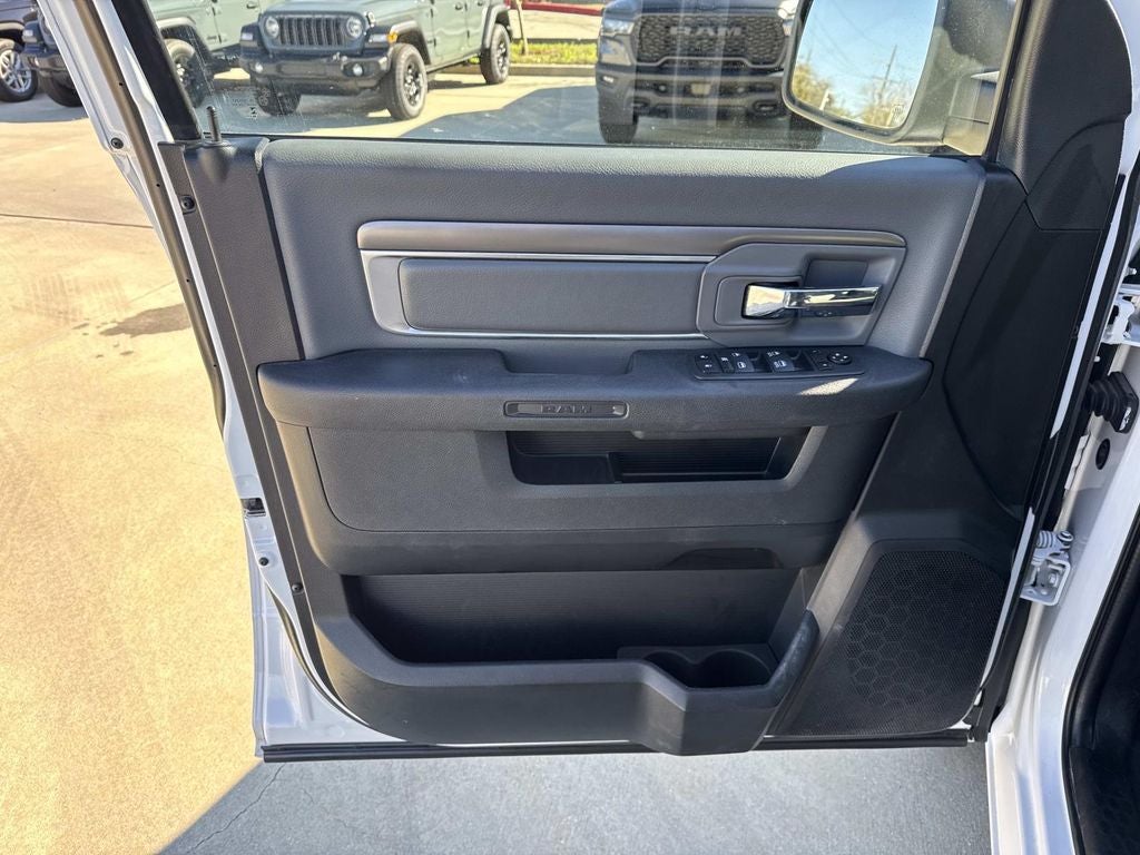 2024 RAM 1500 Classic SLT Quad Cab 4x2 6'4' Box
