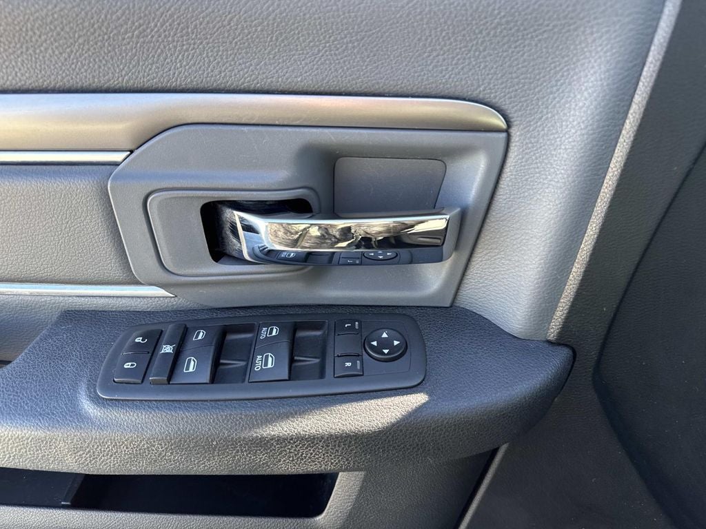 2024 RAM 1500 Classic SLT Quad Cab 4x2 6'4' Box