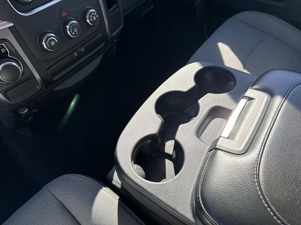 2024 RAM 1500 Classic SLT Quad Cab 4x2 6'4' Box