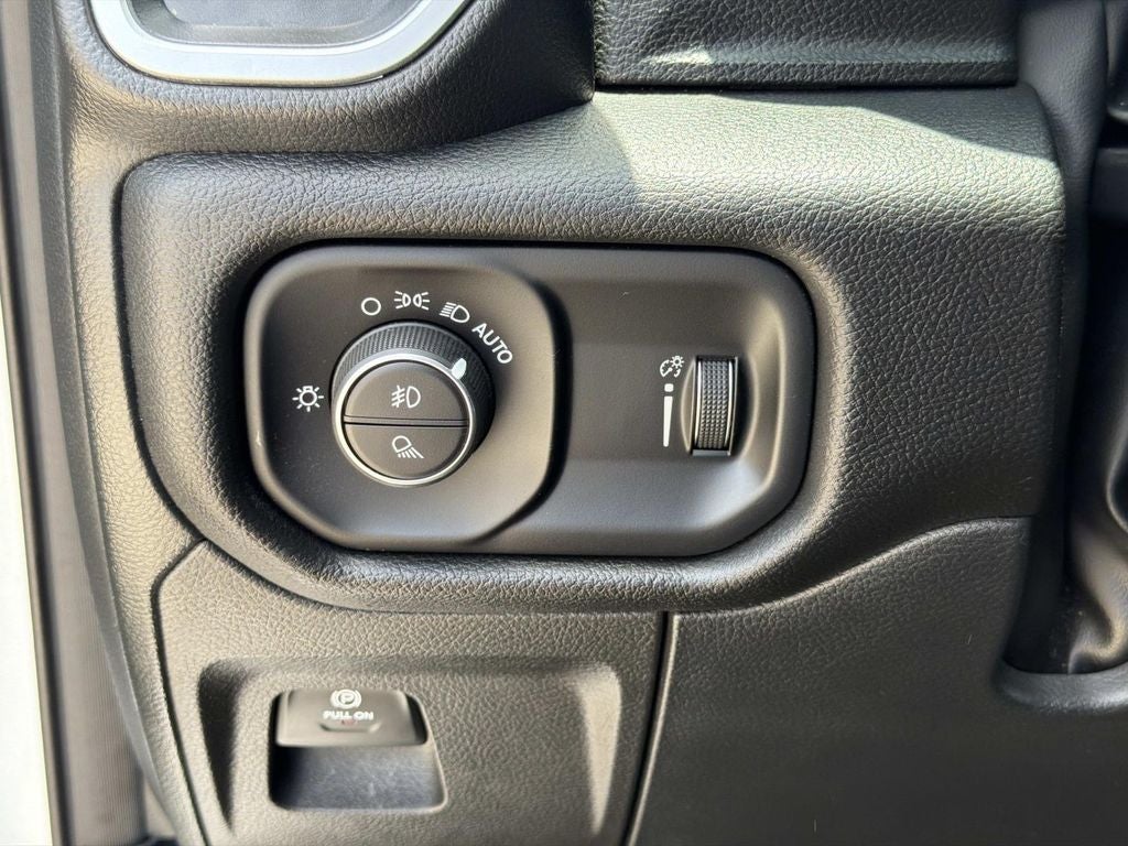 2023 RAM 1500 Big Horn Crew Cab 4x2 5'7' Box