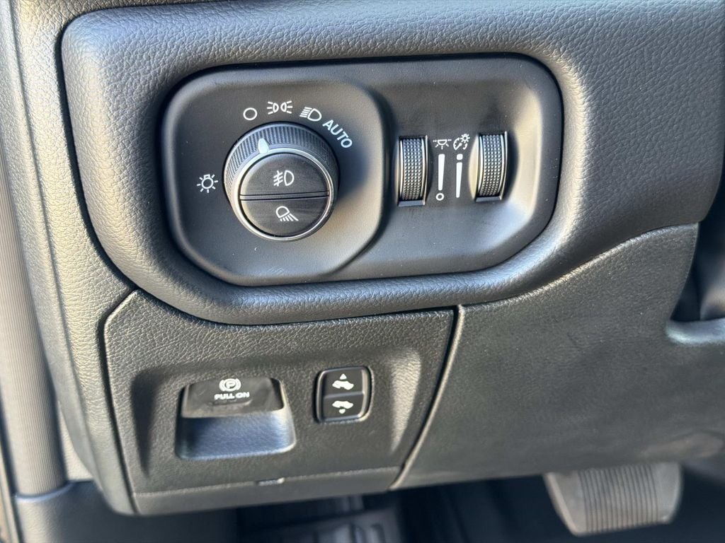 2027 RAM 1500 Big Horn/Lone Star