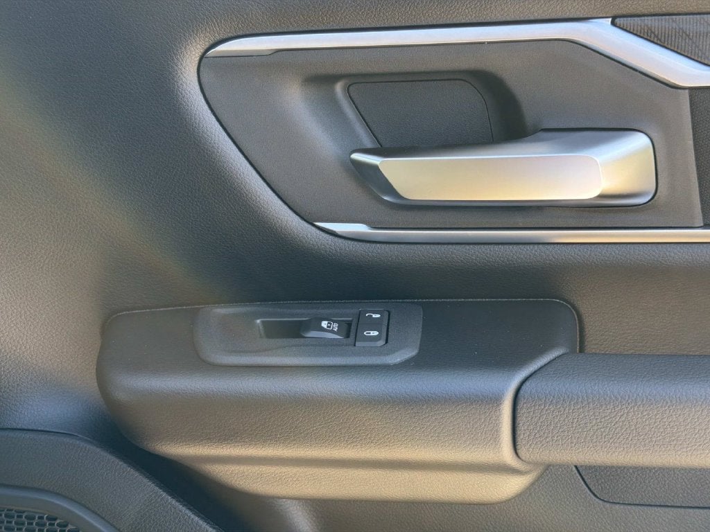 2027 RAM 1500 Big Horn/Lone Star