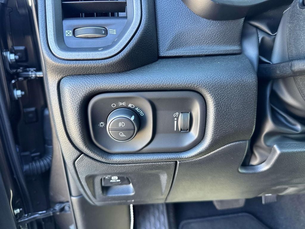 2026 RAM Ram 1500 RAM 1500 EXPRESS CREW CAB 4X2 5'7' BOX