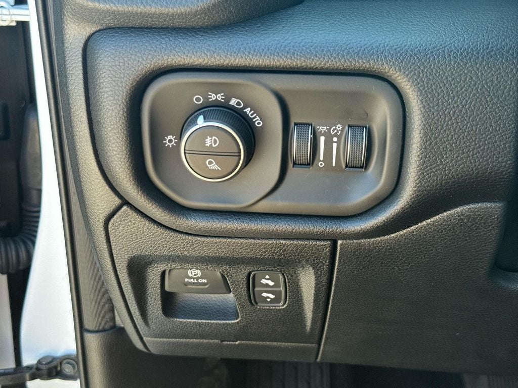 2026 RAM Ram 1500 RAM 1500 LARAMIE CREW CAB 4X2 5'7' BOX