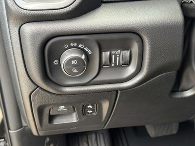 2026 RAM Ram 1500 RAM 1500 LARAMIE CREW CAB 4X2 5'7' BOX