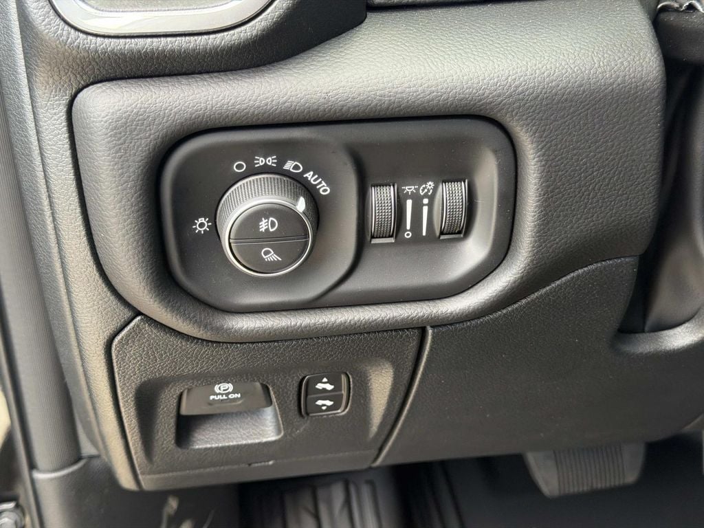 2026 RAM Ram 1500 RAM 1500 LARAMIE CREW CAB 4X2 5'7' BOX