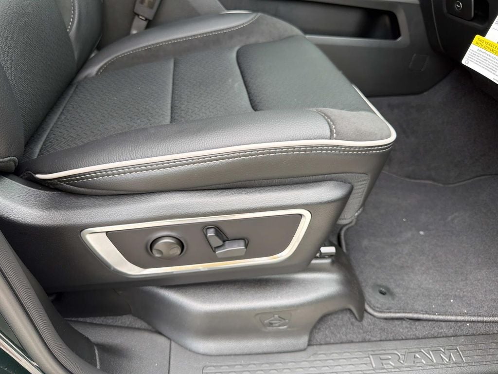 2026 RAM Ram 1500 RAM 1500 LARAMIE CREW CAB 4X2 5'7' BOX