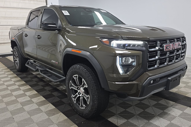 2023 GMC Canyon 4WD AT4 Crew Cab Short Box's photo