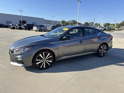 2022 Nissan Altima SR FWD