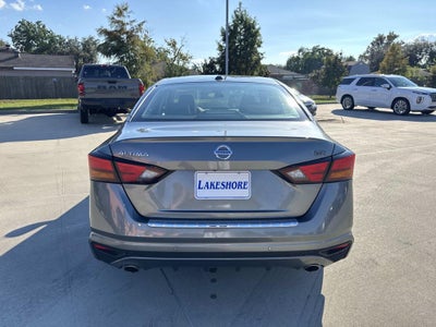 2022 Nissan Altima SR FWD
