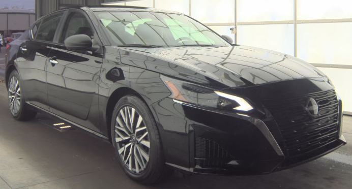 2025 Nissan Altima SV FWD