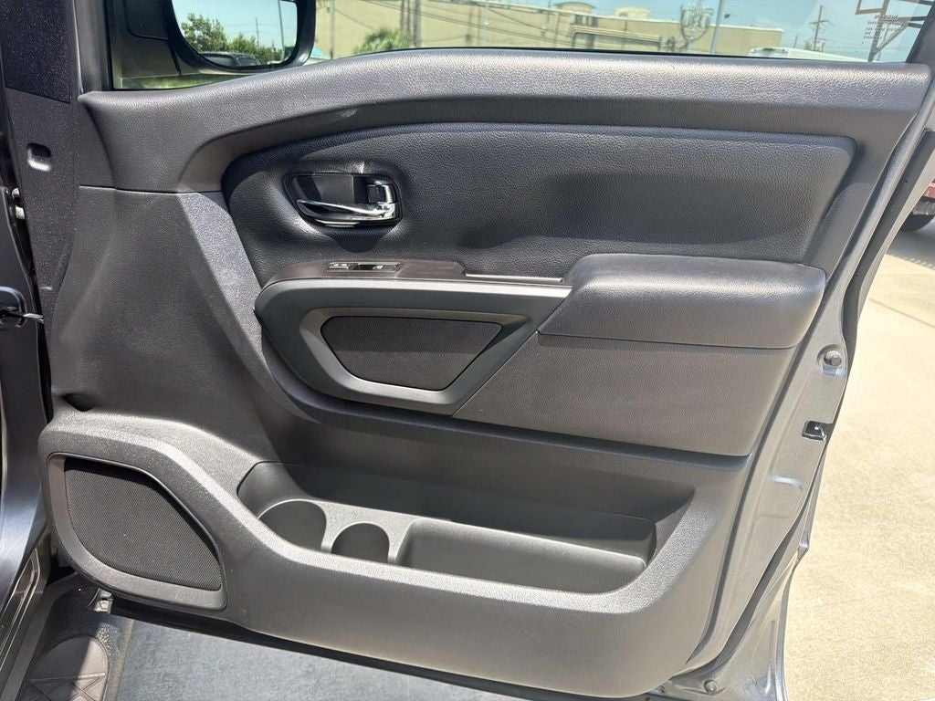 2019 Nissan TITAN SV