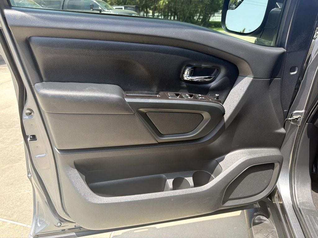 2019 Nissan TITAN SV