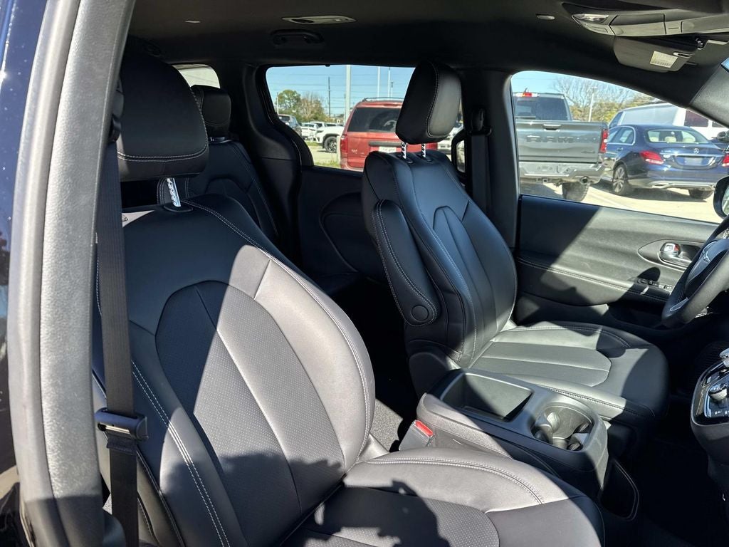 2026 Chrysler Voyager VOYAGER LX