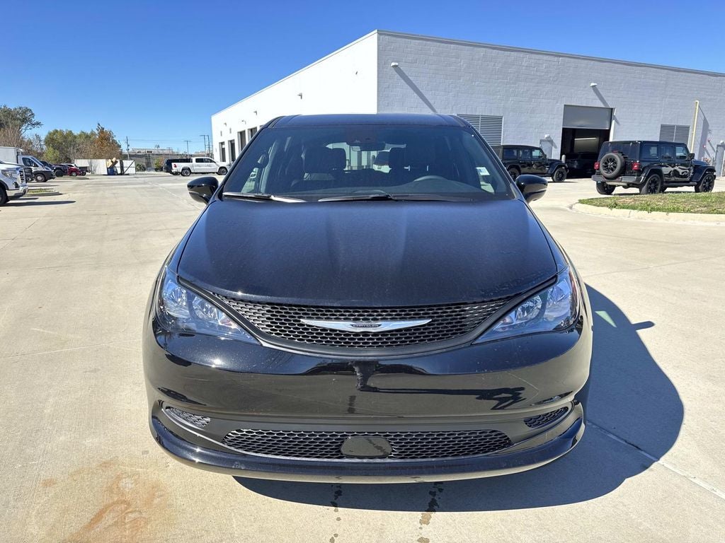 2026 Chrysler Voyager VOYAGER LX