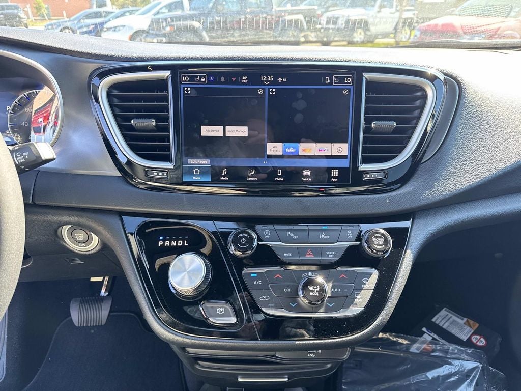 2026 Chrysler Voyager VOYAGER LX