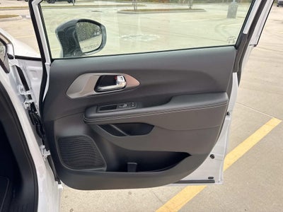 2026 Chrysler Voyager VOYAGER LX