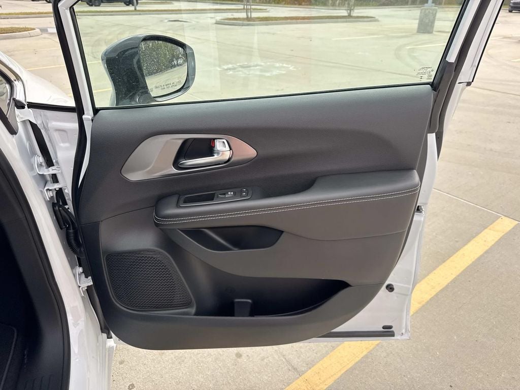 2026 Chrysler Voyager VOYAGER LX