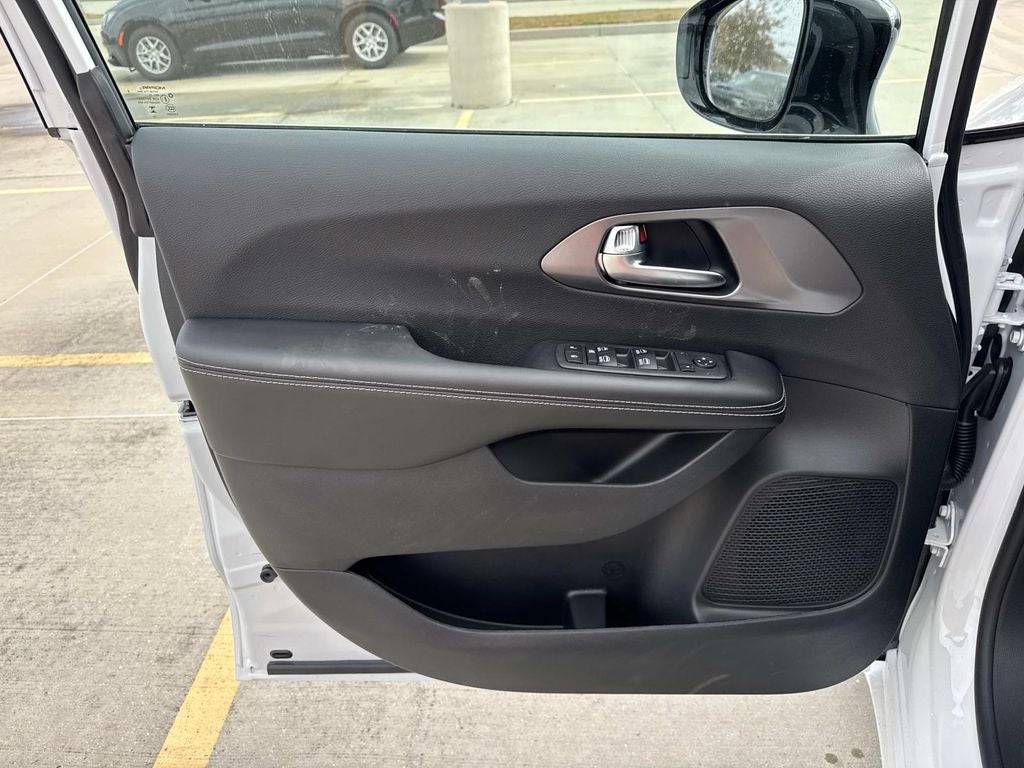 2026 Chrysler Voyager VOYAGER LX