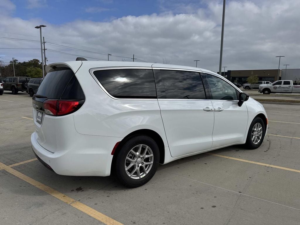 2026 Chrysler Voyager VOYAGER LX