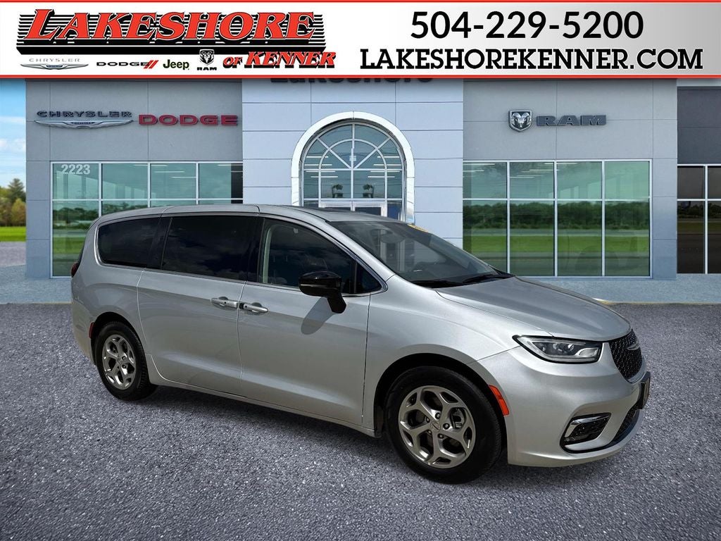 2024 Chrysler Pacifica Limited's photo