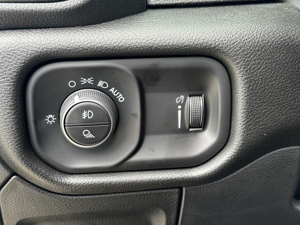 2026 RAM Ram 1500 RAM 1500 EXPRESS CREW CAB 4X2 5'7' BOX