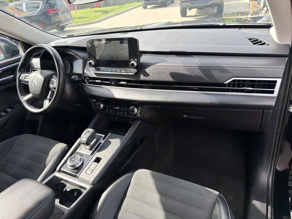 2024 Mitsubishi Outlander SE