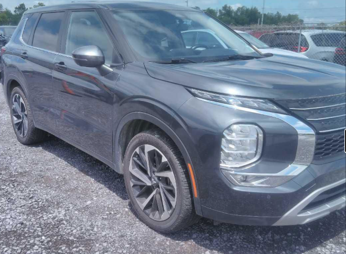2024 Mitsubishi Outlander SE 2WD's photo