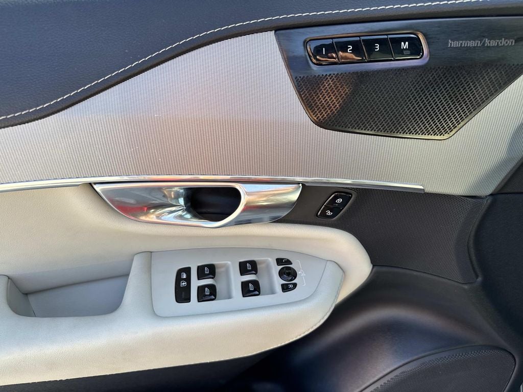 2021 Volvo XC90 Recharge Plug-In Hybrid T8 R-Design 7 Passenger