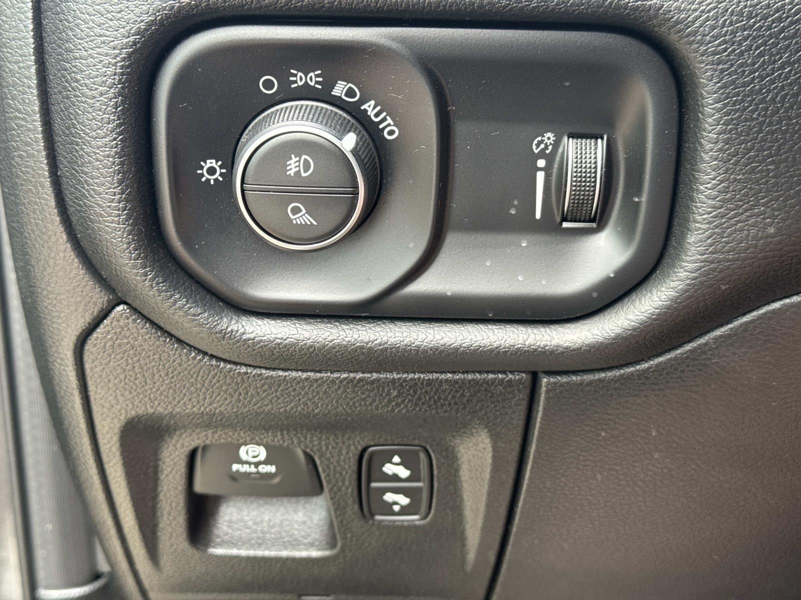 2020 RAM 1500 Big Horn Crew Cab 4x2 5'7' Box