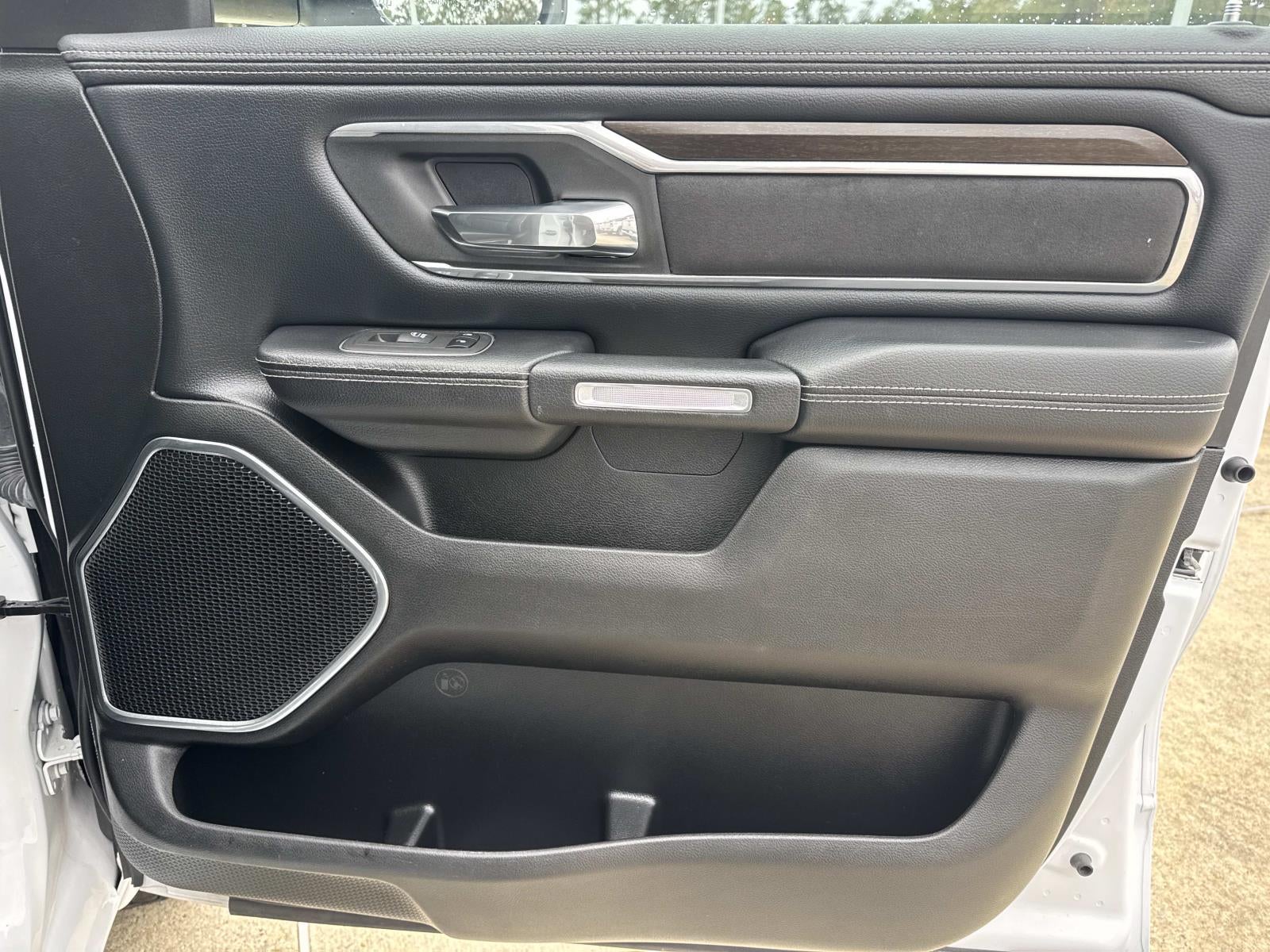 2022 RAM 1500 Laramie Crew Cab 4x4 5'7' Box