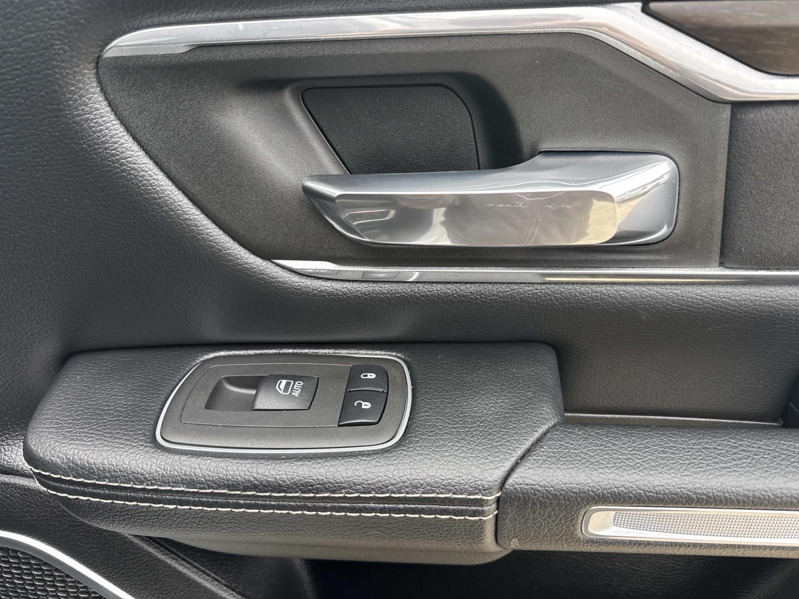 2022 RAM 1500 Laramie Crew Cab 4x4 5'7' Box