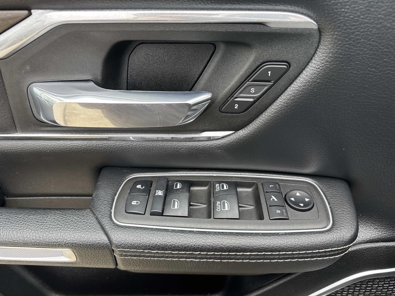 2022 RAM 1500 Laramie Crew Cab 4x4 5'7' Box