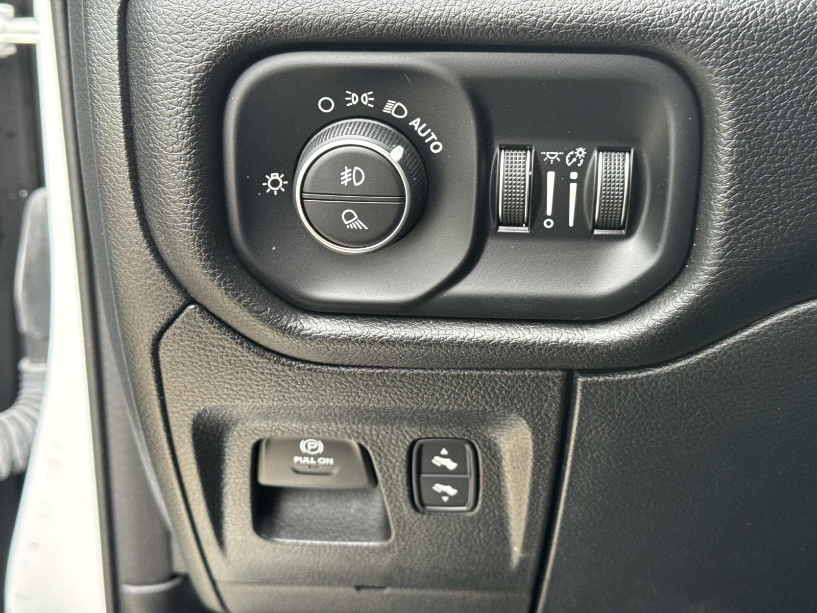 2022 RAM 1500 Laramie Crew Cab 4x4 5'7' Box