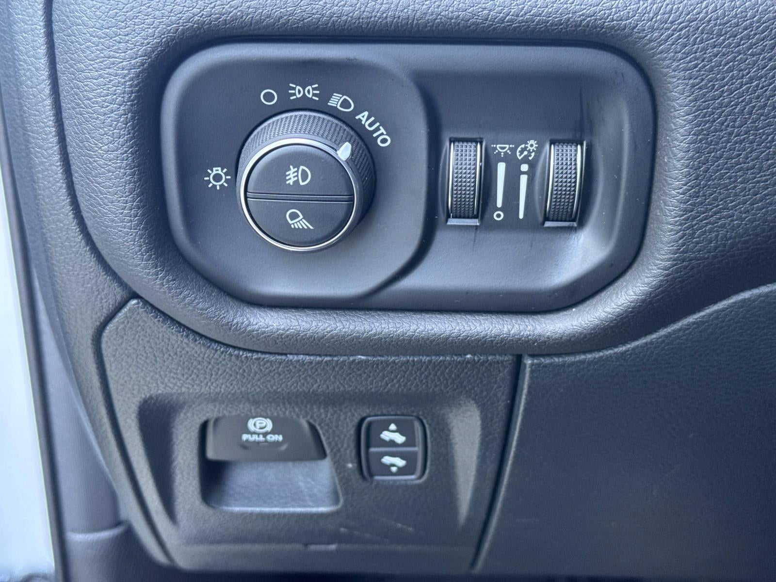 2024 RAM 1500 Laramie Crew Cab 4x4 5'7' Box