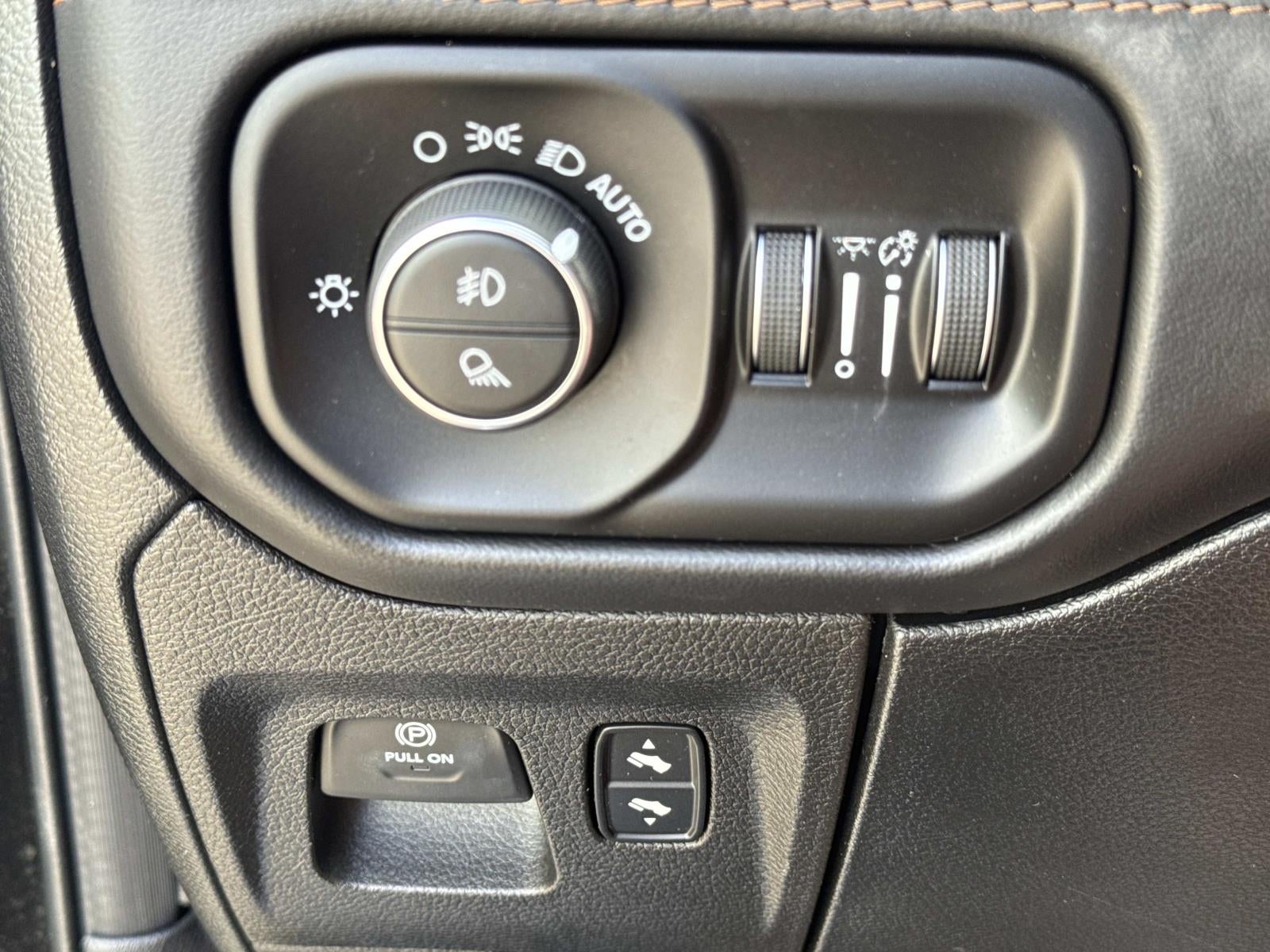 2020 RAM 1500 Laramie Longhorn Crew Cab 4x4 5'7' Box